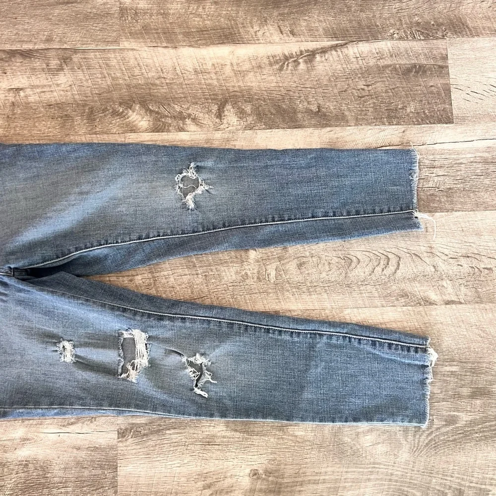 Levi’s 711 Skinny Distressed Ankle Length Jeans 28